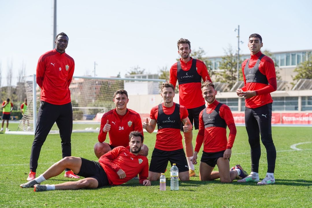 Sadiq, Cuenca, Lazo, Balliu, Villalba, Centelles y Samú en el Anexo.