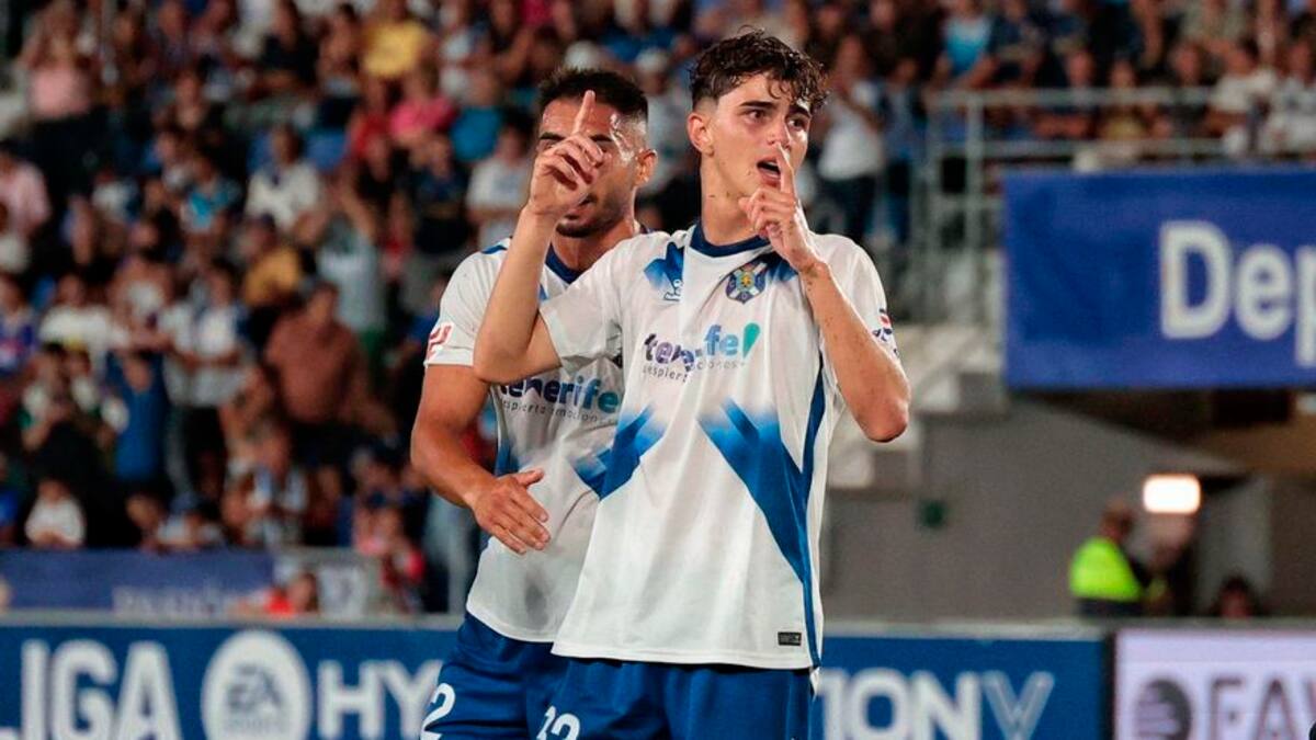 Dani Fernández marca el primer gol de la temporada del CD Tenerife en Primera RFEF