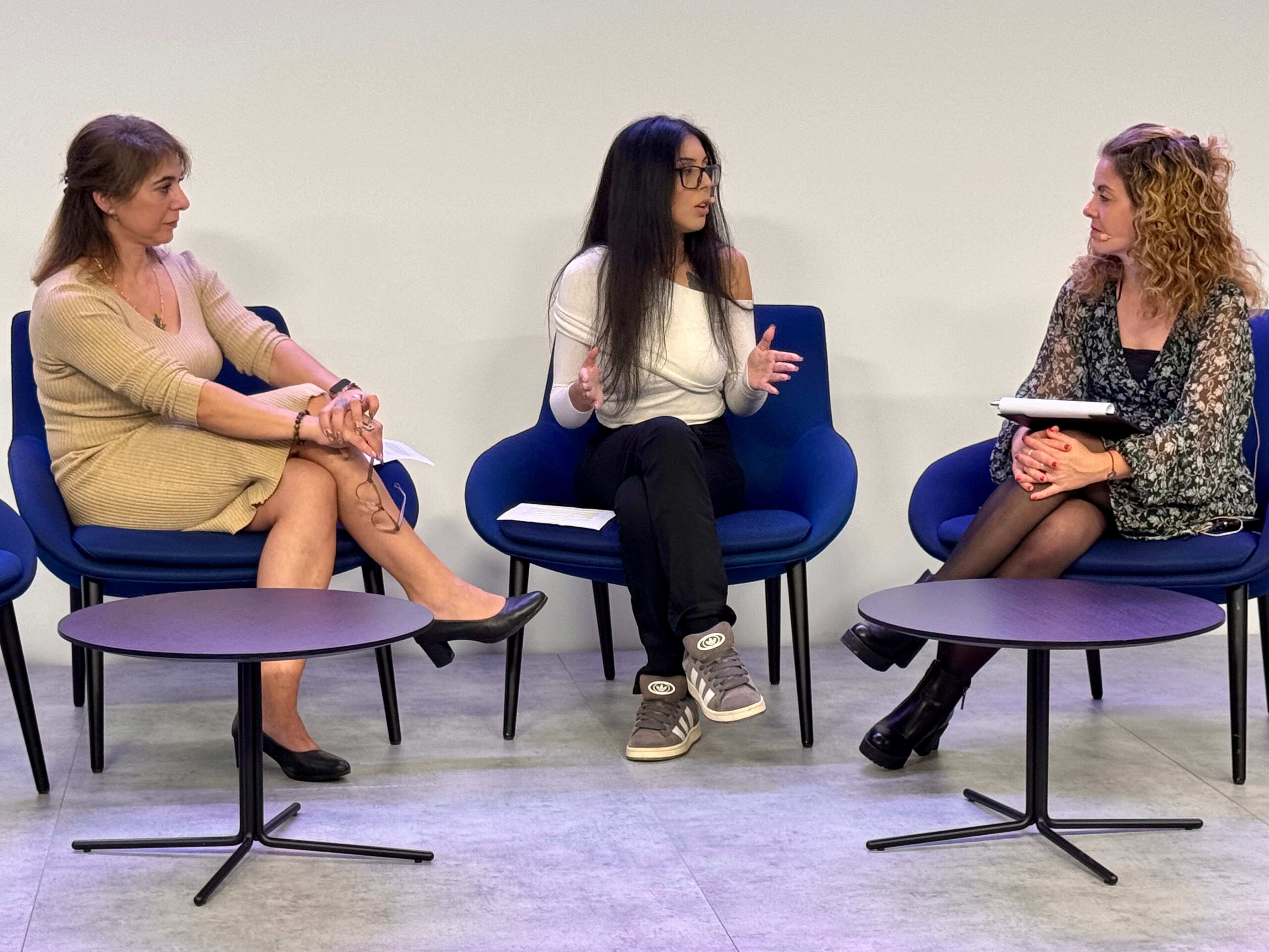 Membres de l&#039;Associació Nous Camins, de dones gitanes, parlen sobre trencar estigmes.