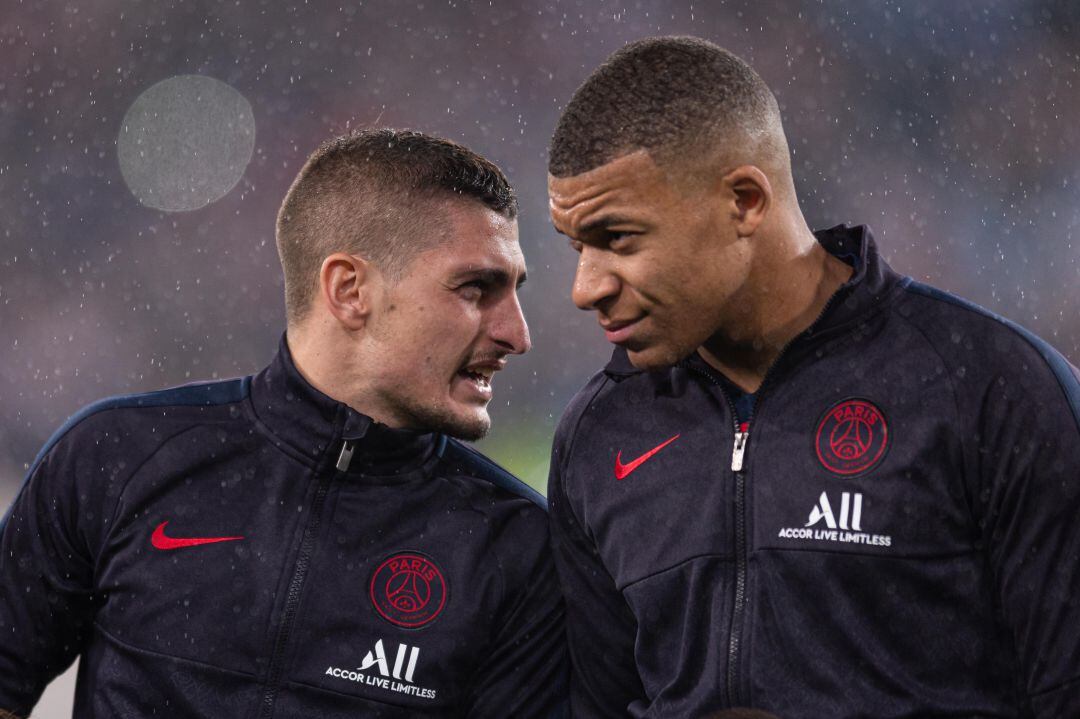 Marco Verratti dialogando con Mbappé en uno de los últimos choques del PSG