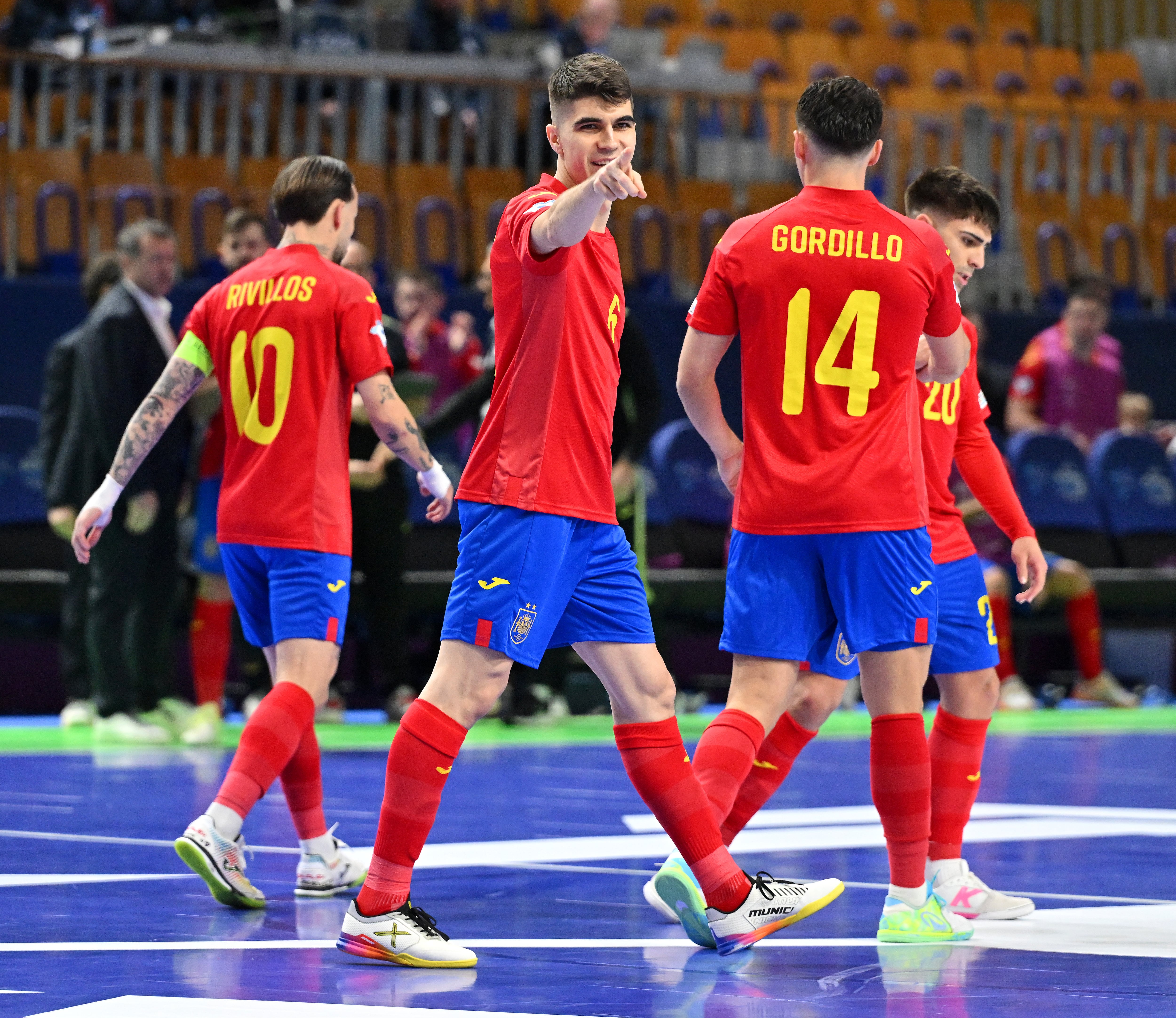Antonio Pérez Ortega celebra uno de los tantos ante Bélgica. (Chris Ricco - UEFA/UEFA via Getty Images)