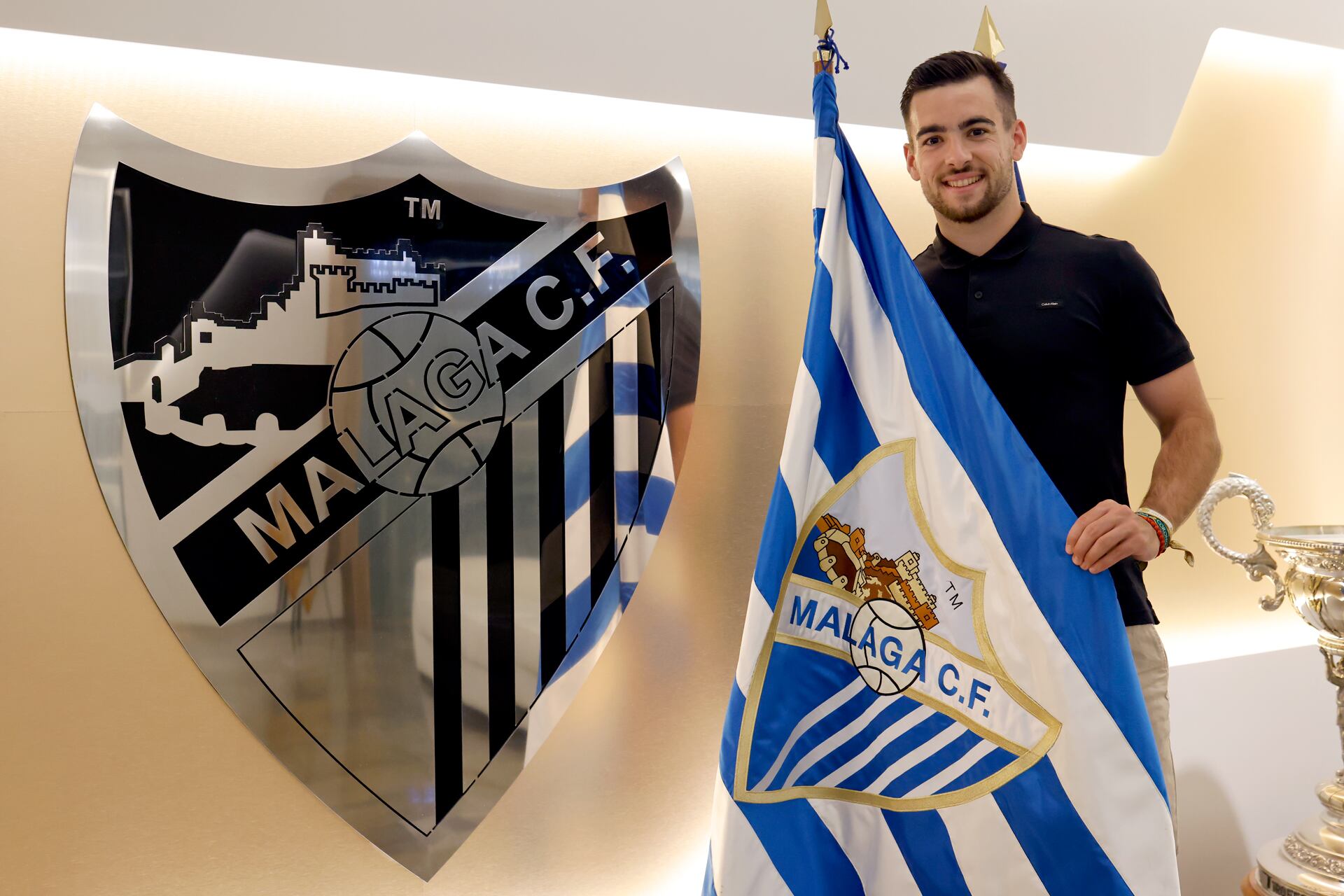 El centrocampista del Málaga Ramón Enríquez, seguirá dos temporadas más en el club malagueño