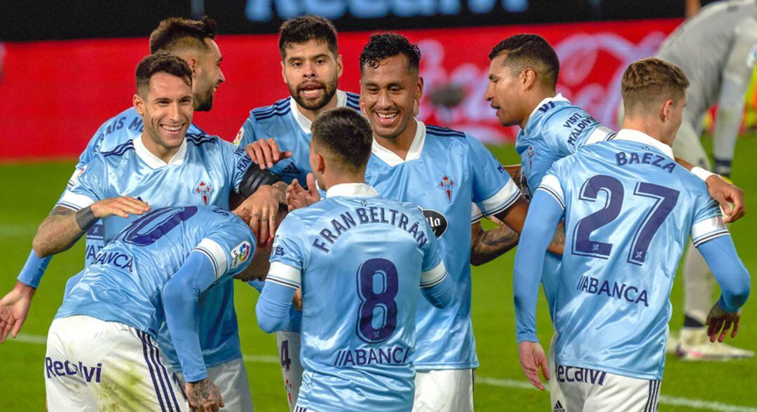 Jugadores del equipo celeste celebrando un gol