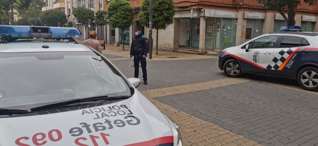 Los agentes de Policía Local de Getafe siguen con sus labores de vigilancia por las calles de la ciudad 