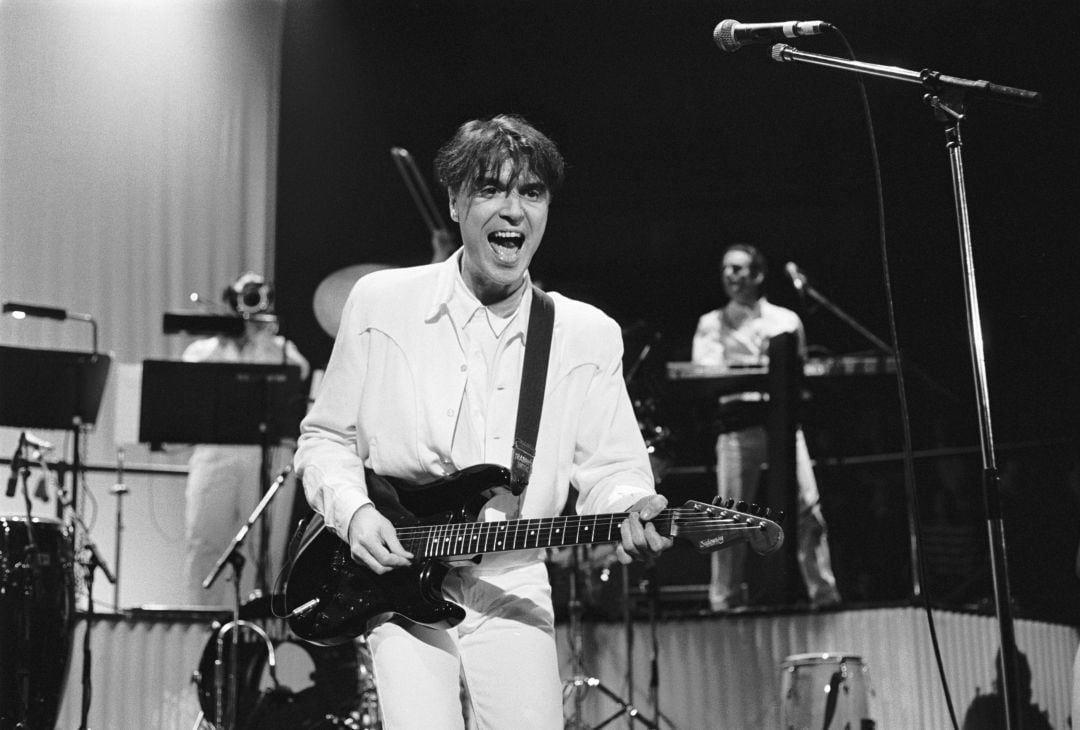 David Byrne, cantante de Talking Heads, durante una actuación de la banda en 1989