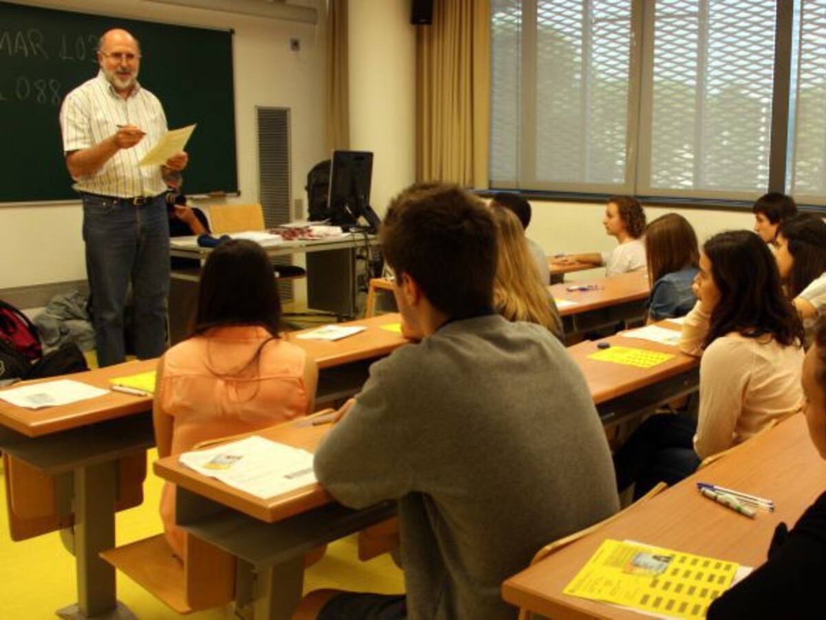 CSIF denuncia que 370 docentes interinos han cesado su contrato en el mes de junio