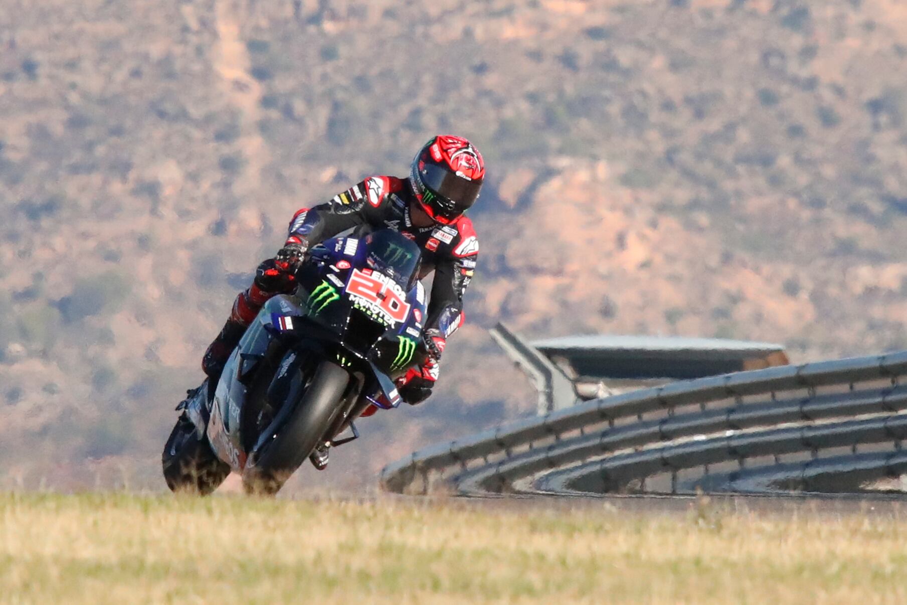 ALCAÑIZ (TERUEL), 17/09/2022.- El piloto Fabio Quartararo (Monster Energy Yamaha MotoGP) durante la carrera del Gran Premio Animoca Brands de Aragón . EFE/Javier Cebollada