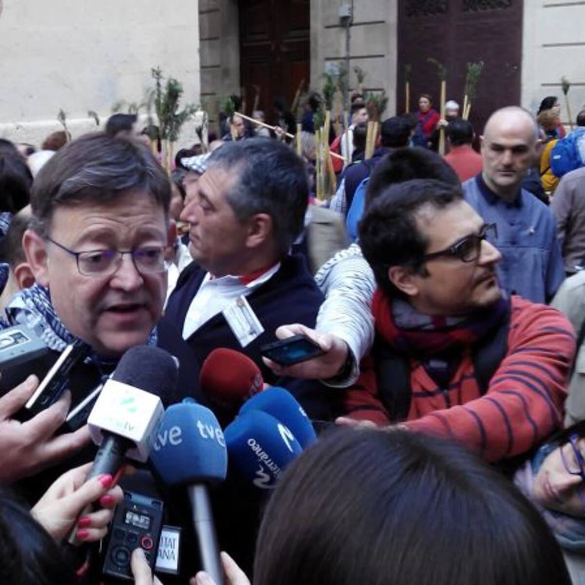 Haciendo política hasta en La Peregrina