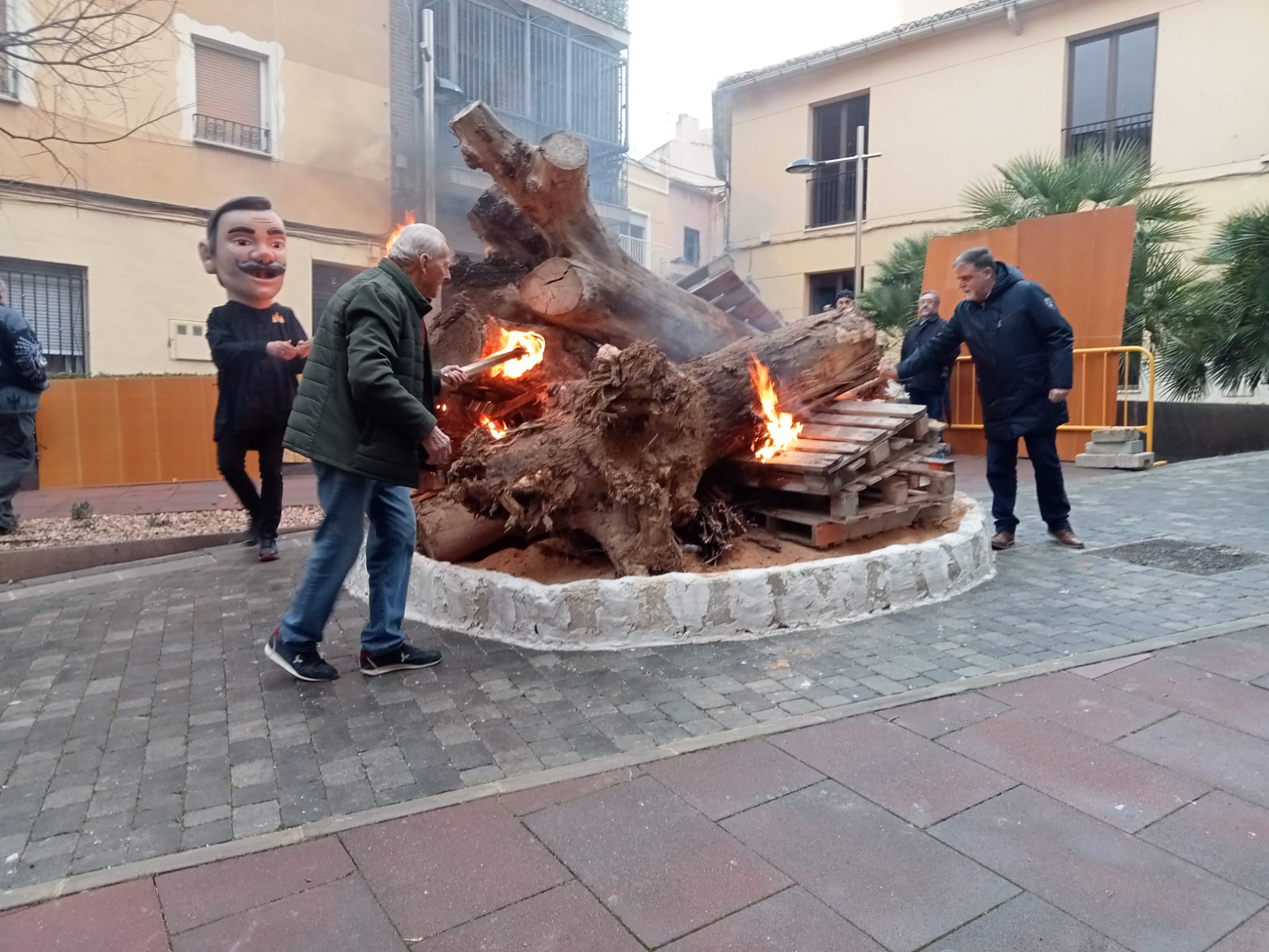 Encendido de la hoguera de San Antón