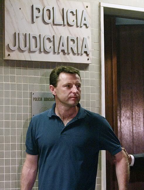 El padre de Madeleine, Gerry McCann, abandona las dependencias judiciales tras ser interrogado como sospechoso.