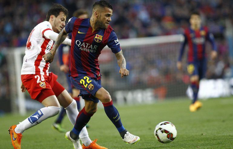 Daniel Alves, en su partido frente al Almería