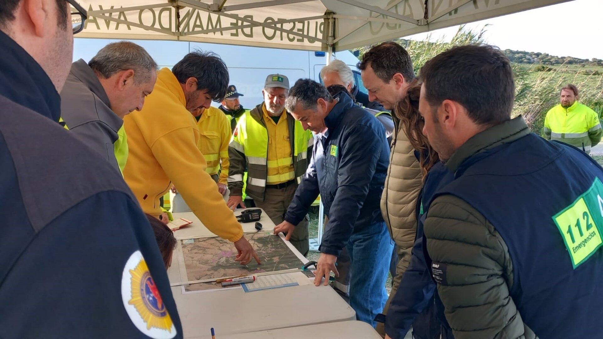 Visita al puesto de mando avanzado del incendio de Tarifa