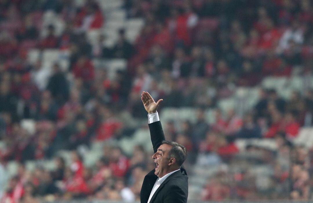 Carlos Carvalhal, en un partido entre Rio Ave y Benfica antes del parón por el coronavirus.