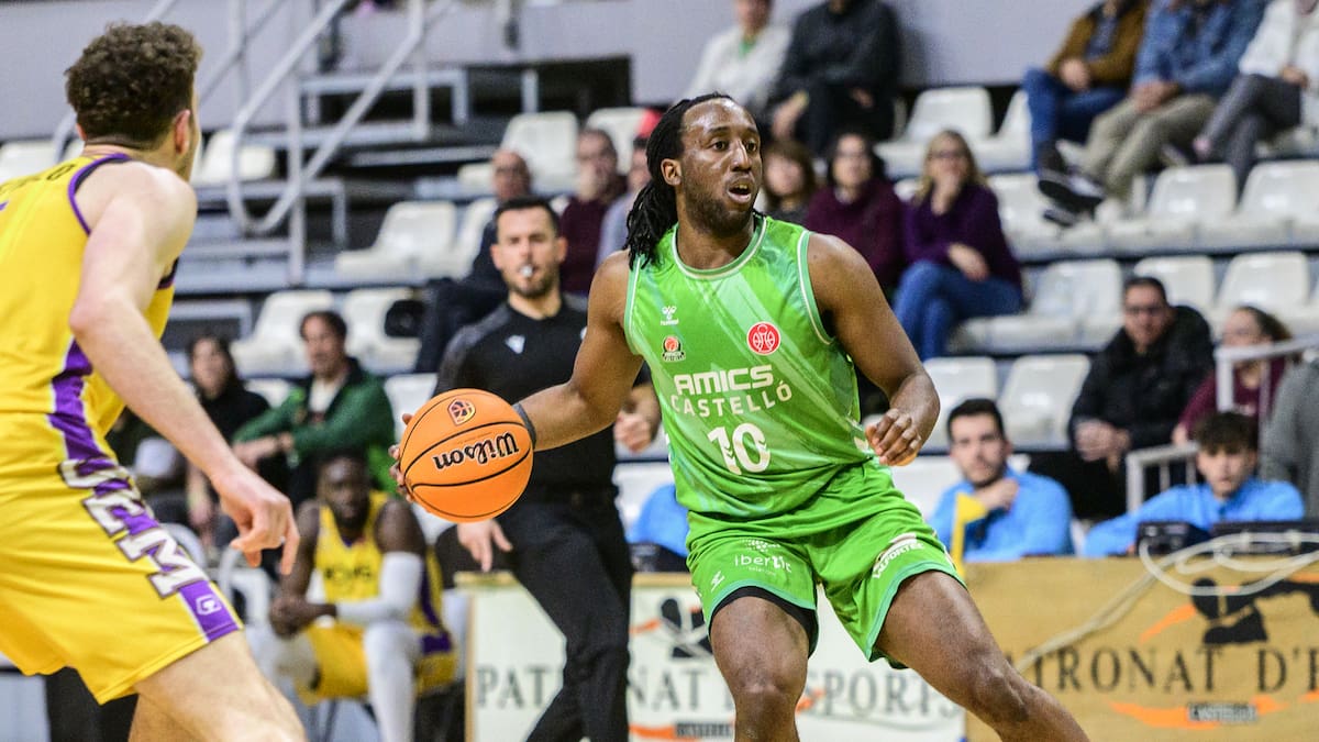 El Amics Castelló arrasa al Mataró y consolida el liderato con una exhibición coral