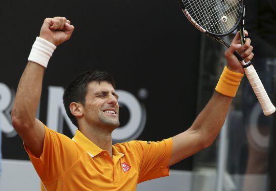 Djokovic celebra su pase a la final de Roma