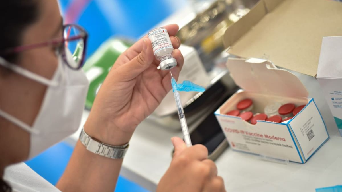 La cuarta dosis de la vacuna del COVID-19 a mayores de 80 años comenzará a administrarse el 26 de septiembre en la Región de Murcia