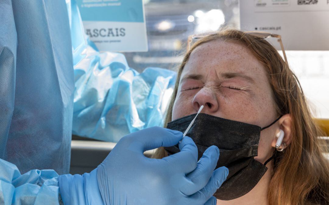 Los contactos estrechos de los jóvenes que provocaron el brote de coronavirus en Jaén tendrán que someterse a un cribado de covid