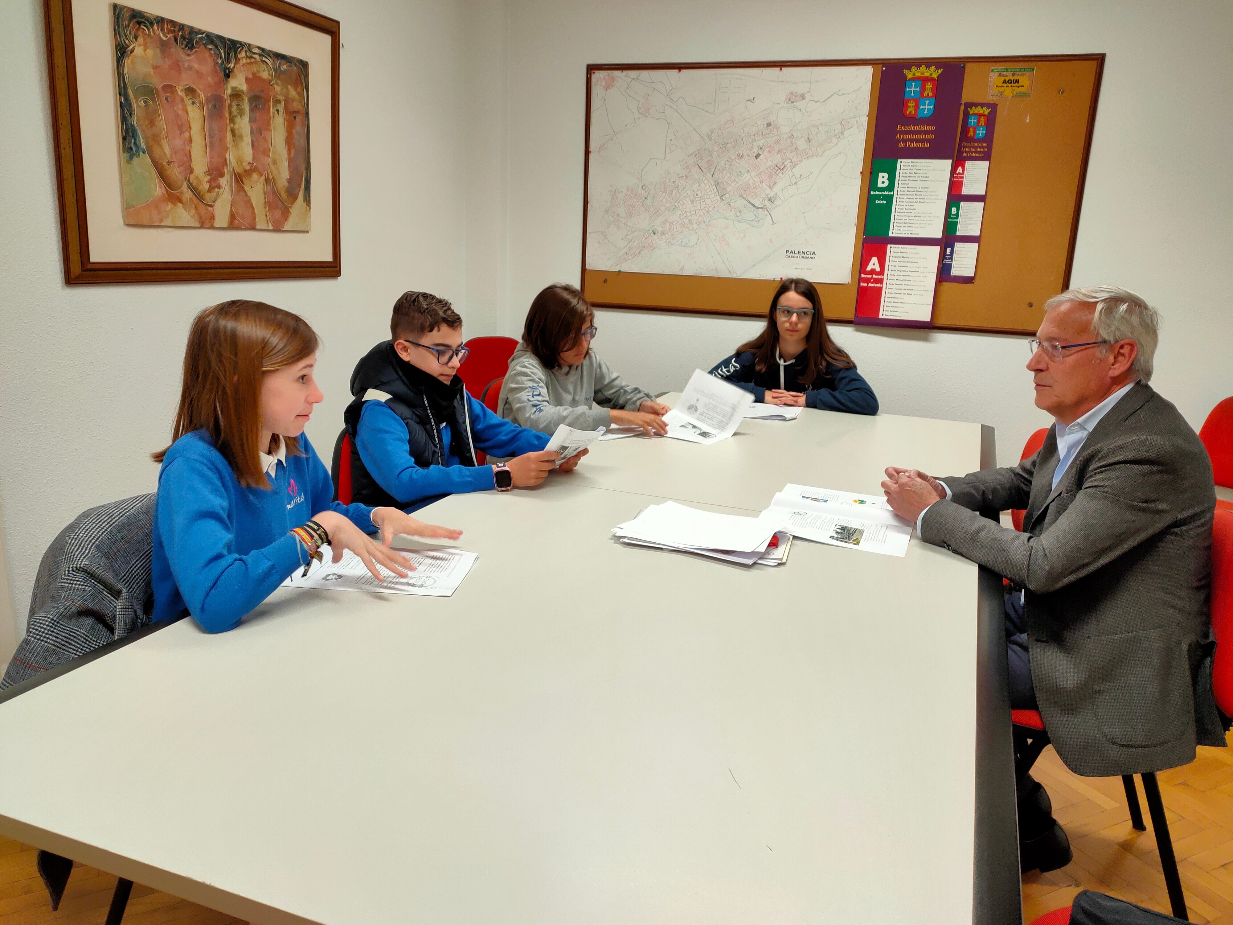 Reunión de alumnos con el concejal de Medio Ambiente