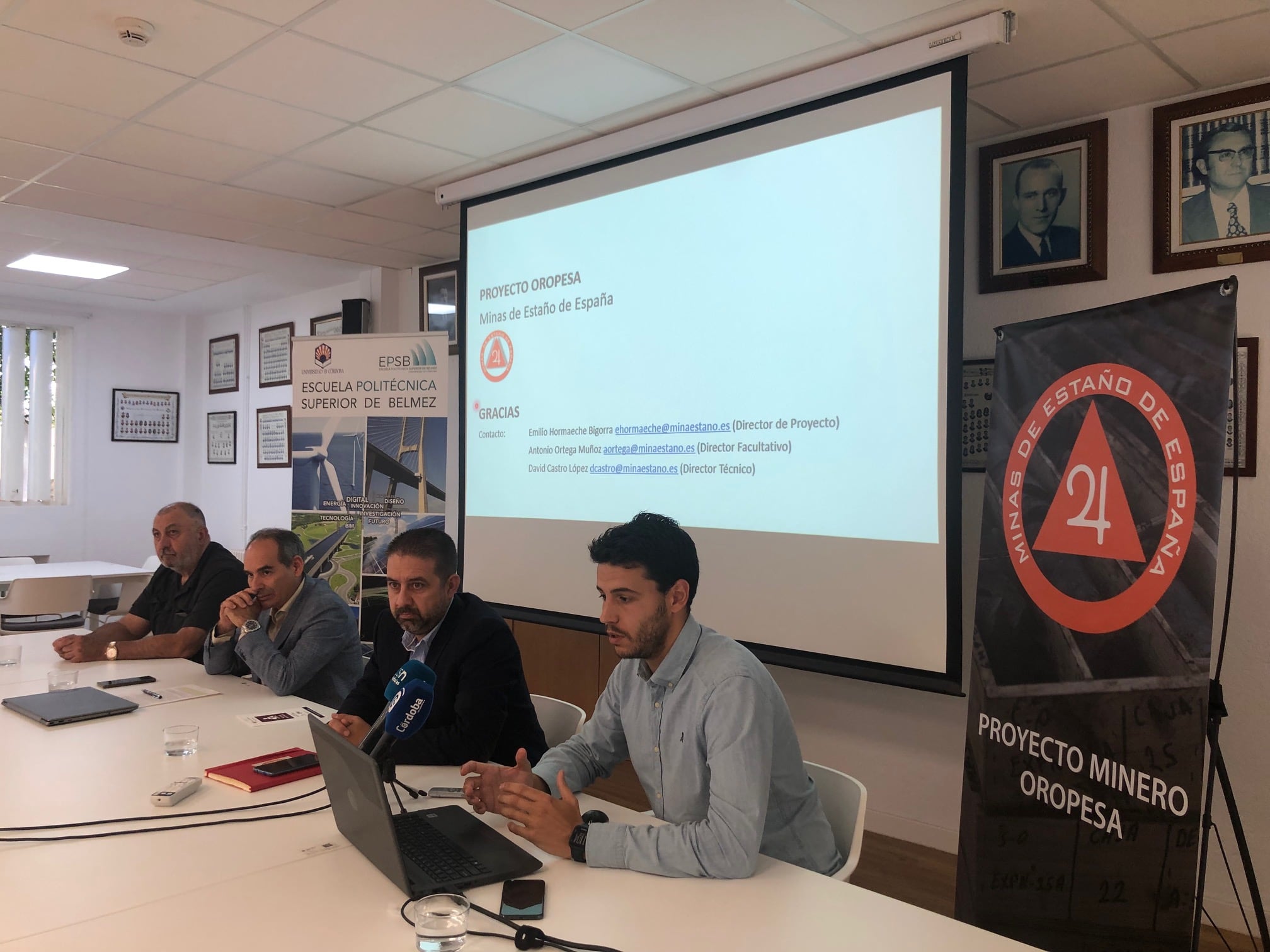 Emilio Hormaeche, director del proyecto; José Ramón Jiménez, director de la Escuela Politécnica de Belmez; Antonio Ortega, director facultativo del proyecto, y David Castro, director de ingeniería de Minas de Estaño en Fuente Obejuna