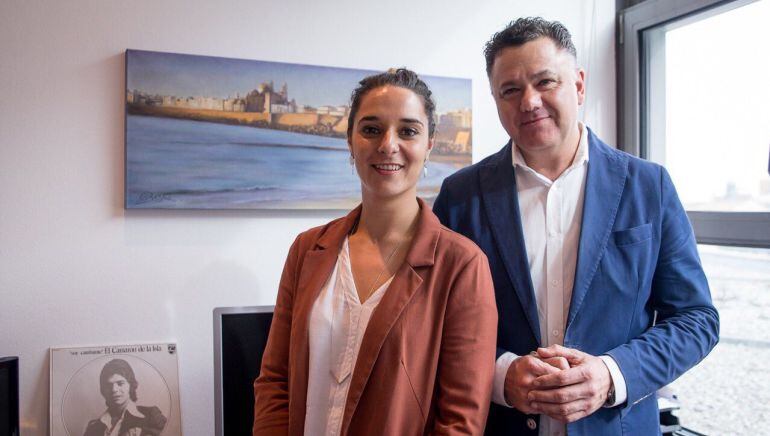 Noelia Vera y Juan Antonio Delgado, en uno de los despachos de Podemos en el Congreso de los Diputados