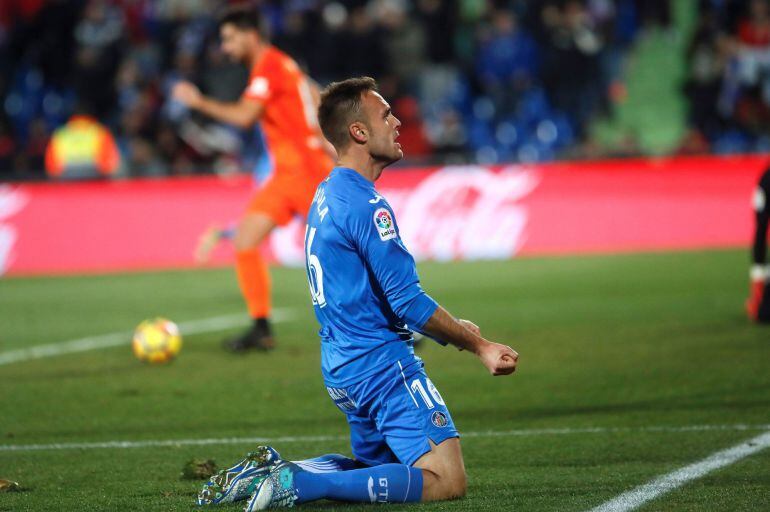 El defensa del Getafe, Cala, celebra su gol al Málaga