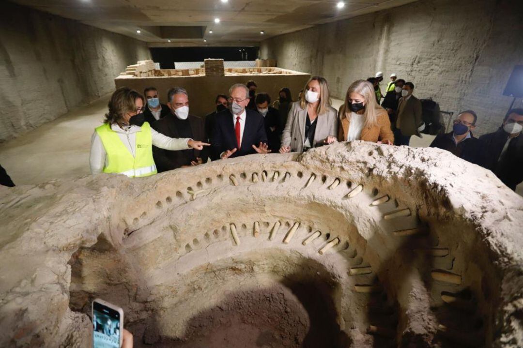 El consejero de Presidencia, Administración Pública e Interior, Elías Bendodo, la consejera de Fomento, Infraestructuras y Ordenación del Territorio, Marifrán Carazo, y la consejera de Cultura y Patrimonio Histórico, Patricia del Pozo, han visitado hoy la