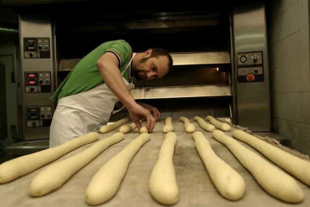 Baguettes antes de entrar en el horno.