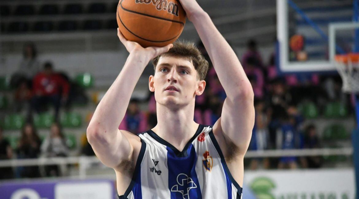 El pívot danés se une a Pau Treviño para apuntalar el juego interior.