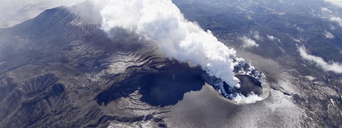 Imagen aérea del volcán Shinmoedake