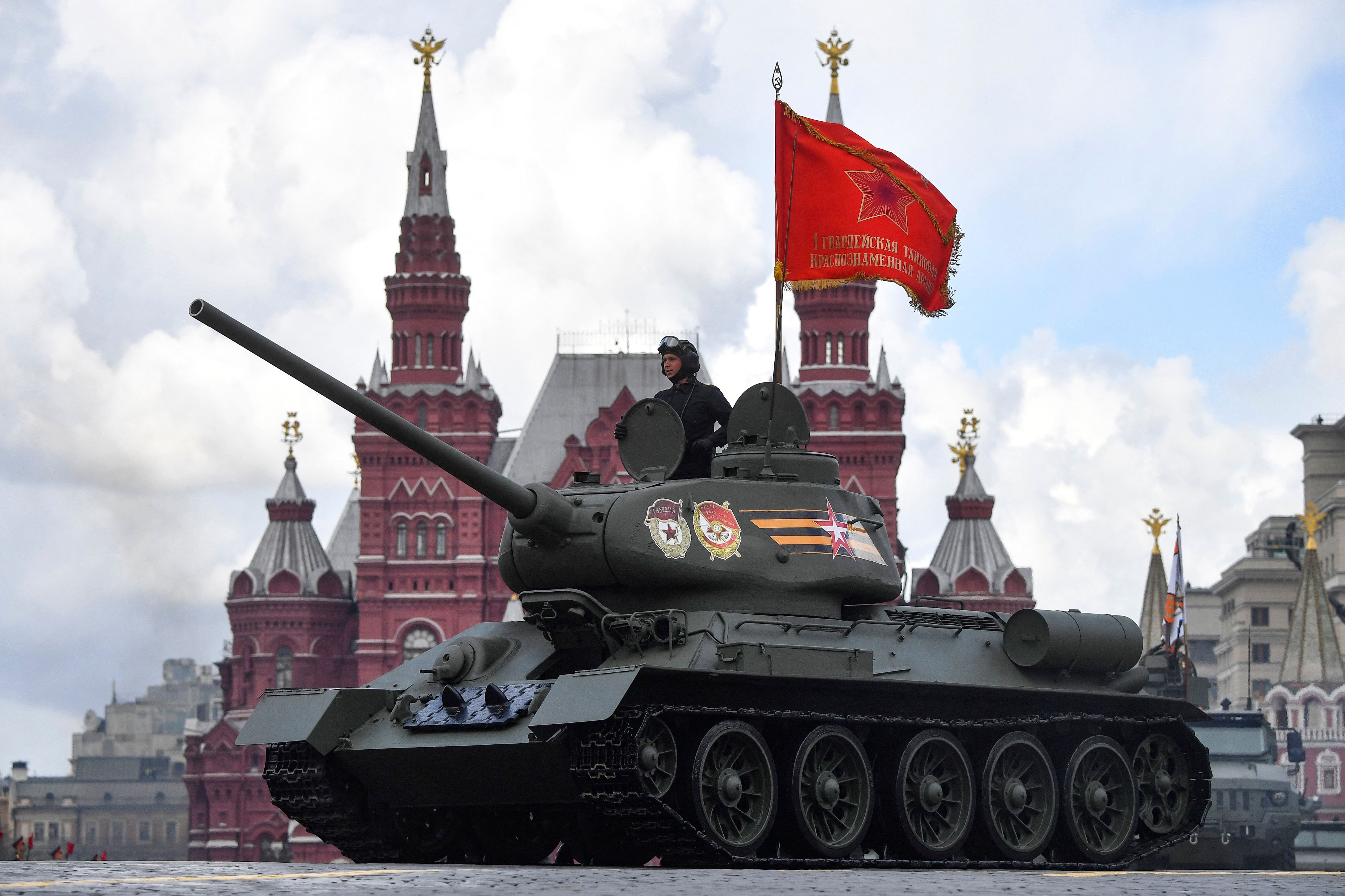 Un tanque T-34 en el desfile del Día de la Victoria.