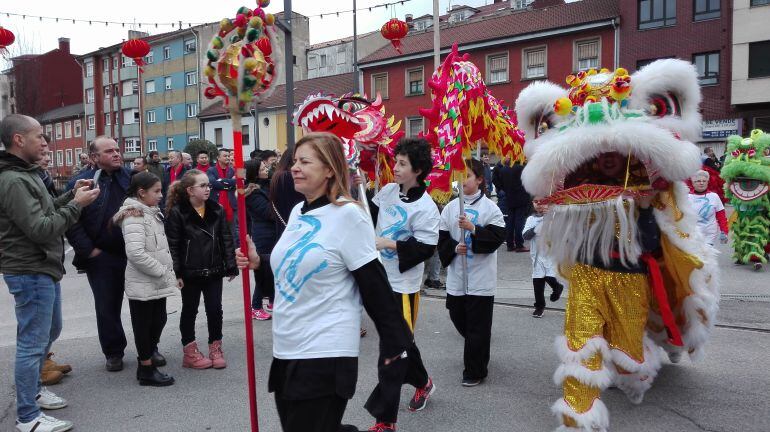 Un momento del desfile del pasado fin de semana por las calles de Lugones.