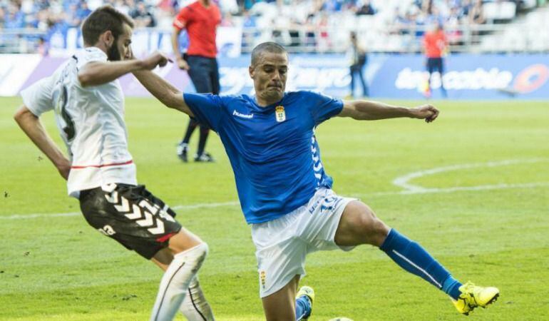 El Real Oviedo amenaza al Alavés en el Nuevo Carlos Tartiere.