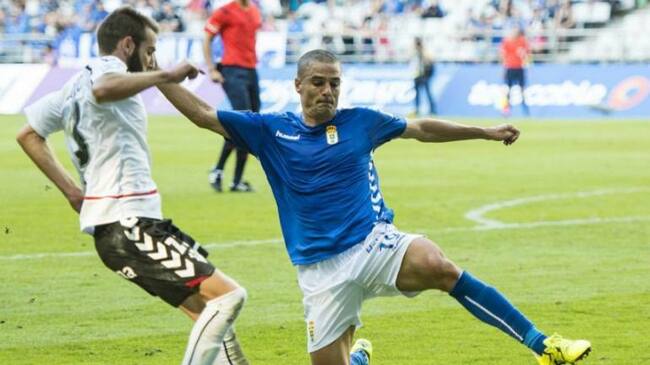 El Real Oviedo amenaza al Alavés en el Nuevo Carlos Tartiere.
