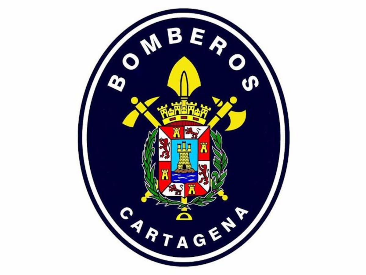 Bomberos de Cartagena extinguen un incendio forestal en la falda del monte Calvario