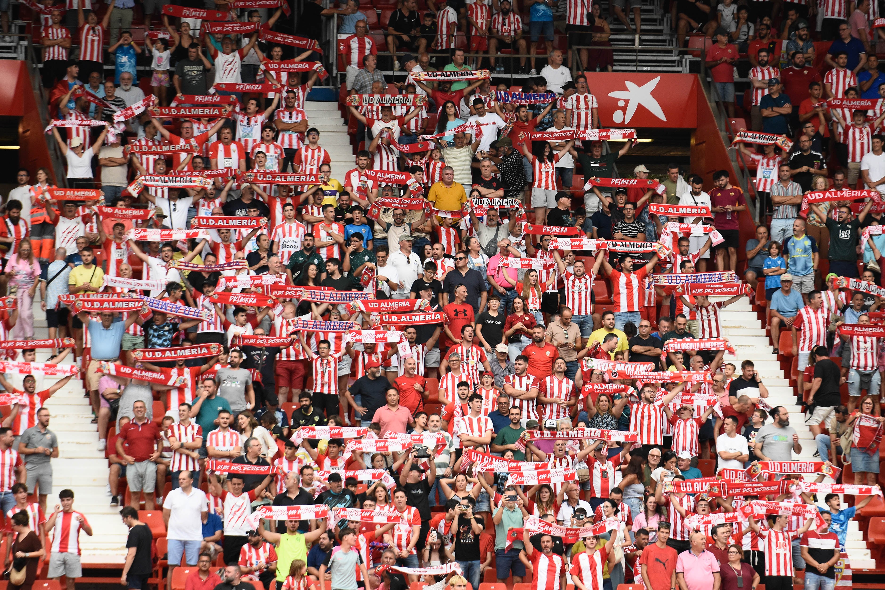 Los campos se quedan pequeños mirando a la Primera División.