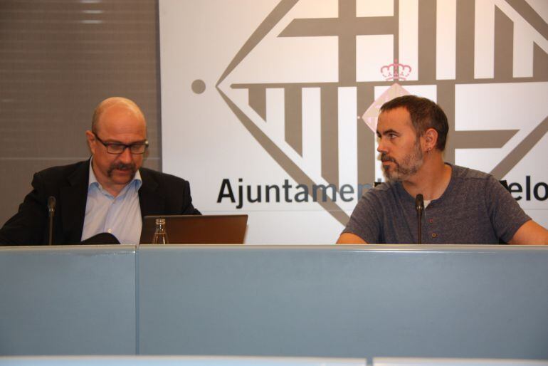 Imatge d'Eloi Badia, regidor de presidència i energia, i Jordi Ayala, gerent de presidència i economia