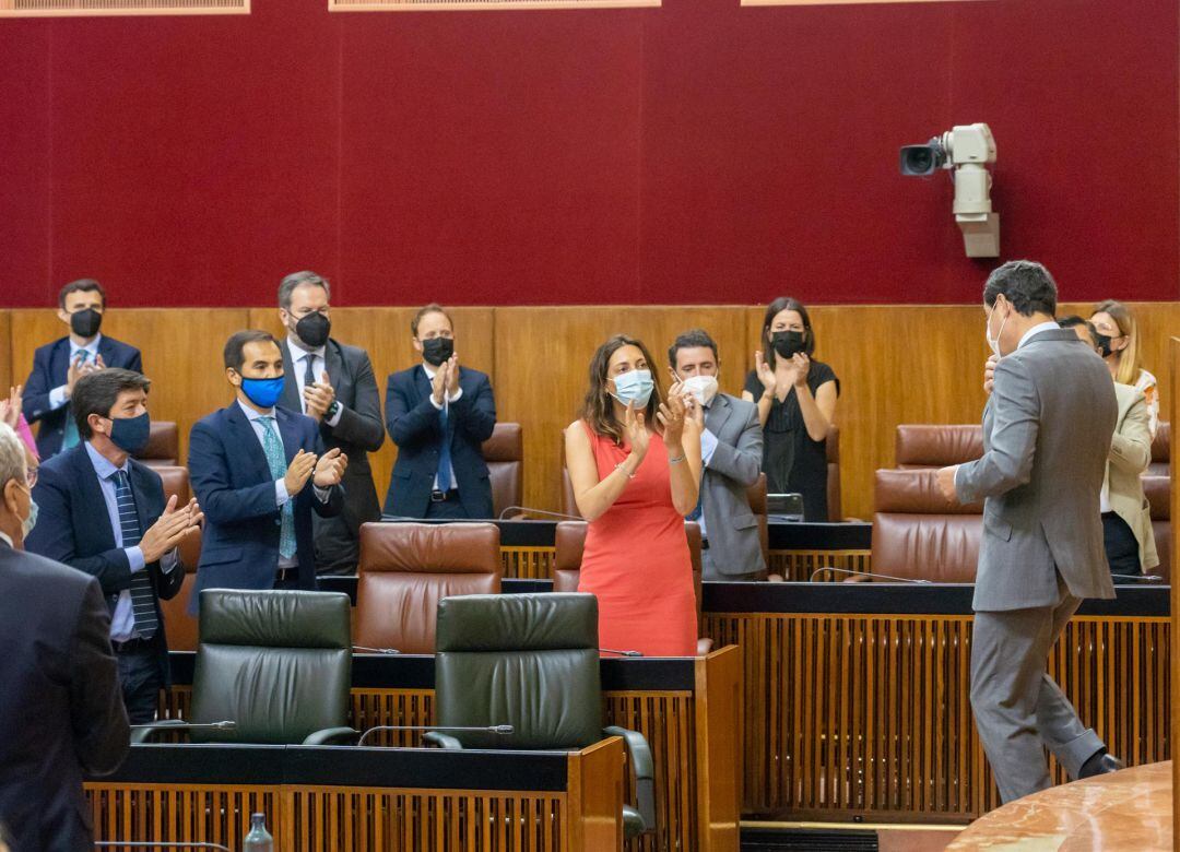 Moreno en el Parlamento tras pronunciar su discurso