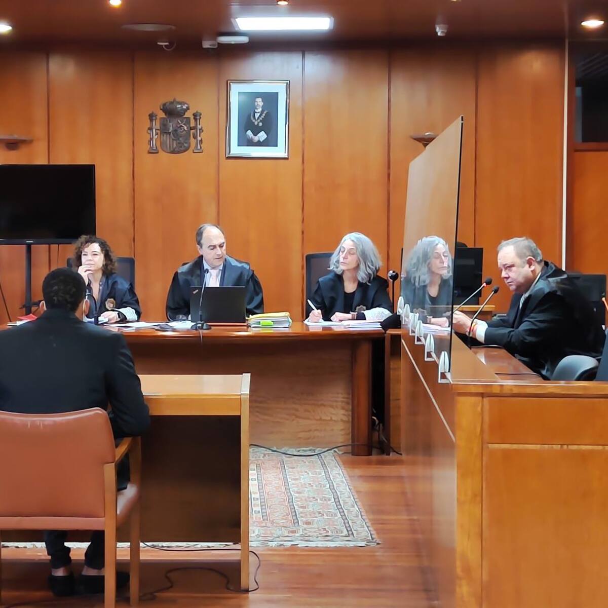 El acusado de violar a una mujer en Torrelavega tras venderla cocaína reconoce los hechos y acepta 5 años de prisión