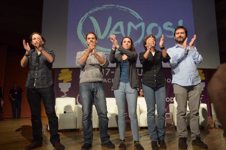 Pablo Iglesias, Álvaro Jaén, Irene Montero, Amparo Botejara y Rafa Mayoral