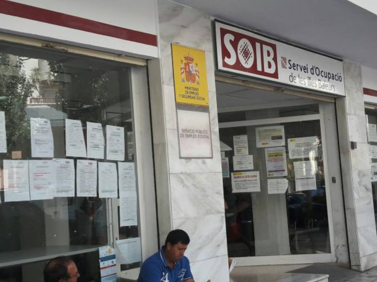 Medio millar menos de parados que en 2017 en las Pitiusas