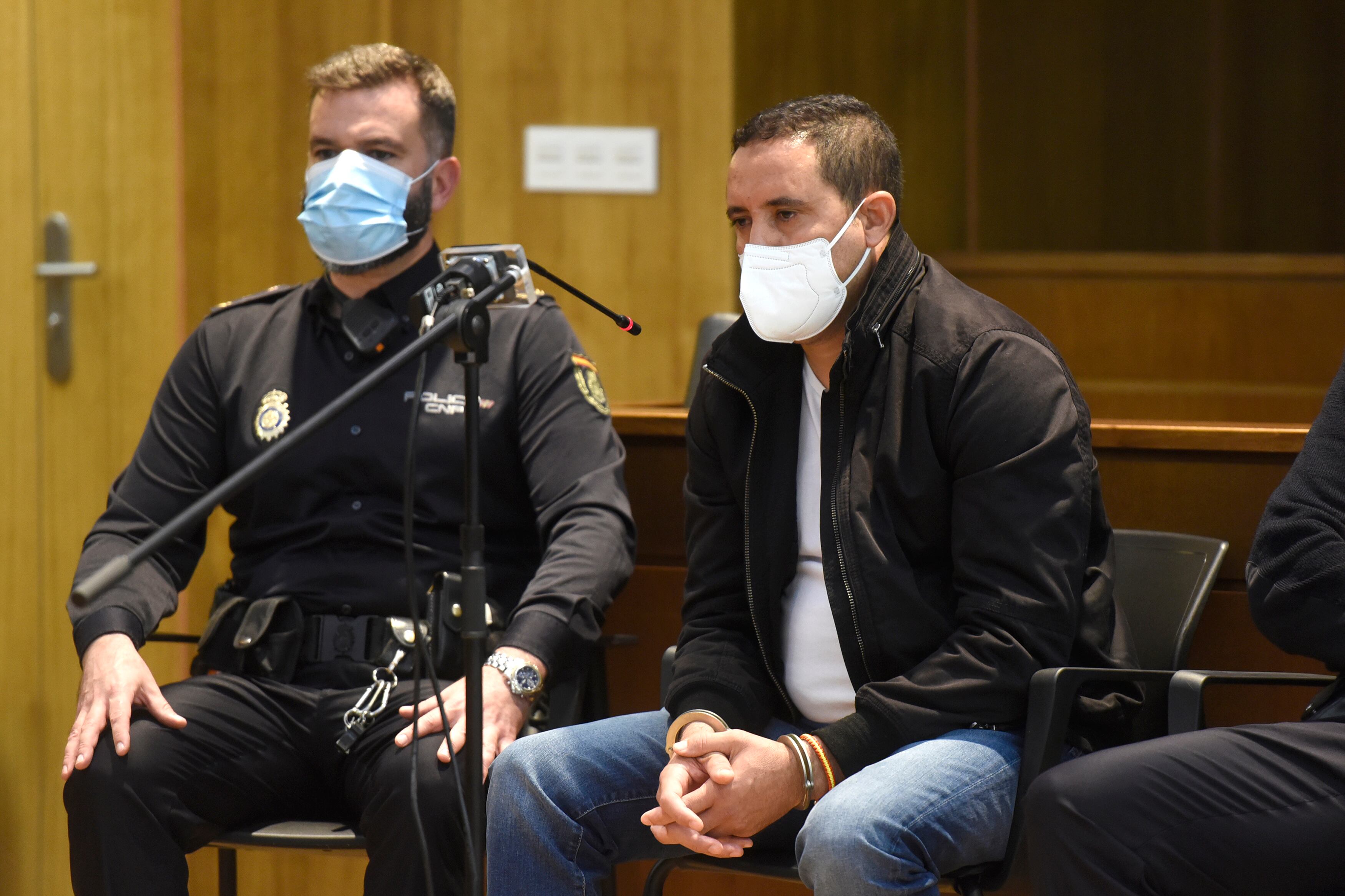 El hombre que asesinó a su exmujer en Barbastro (Huesca) durante una sesión del juicio. EFE/Javier Blasco