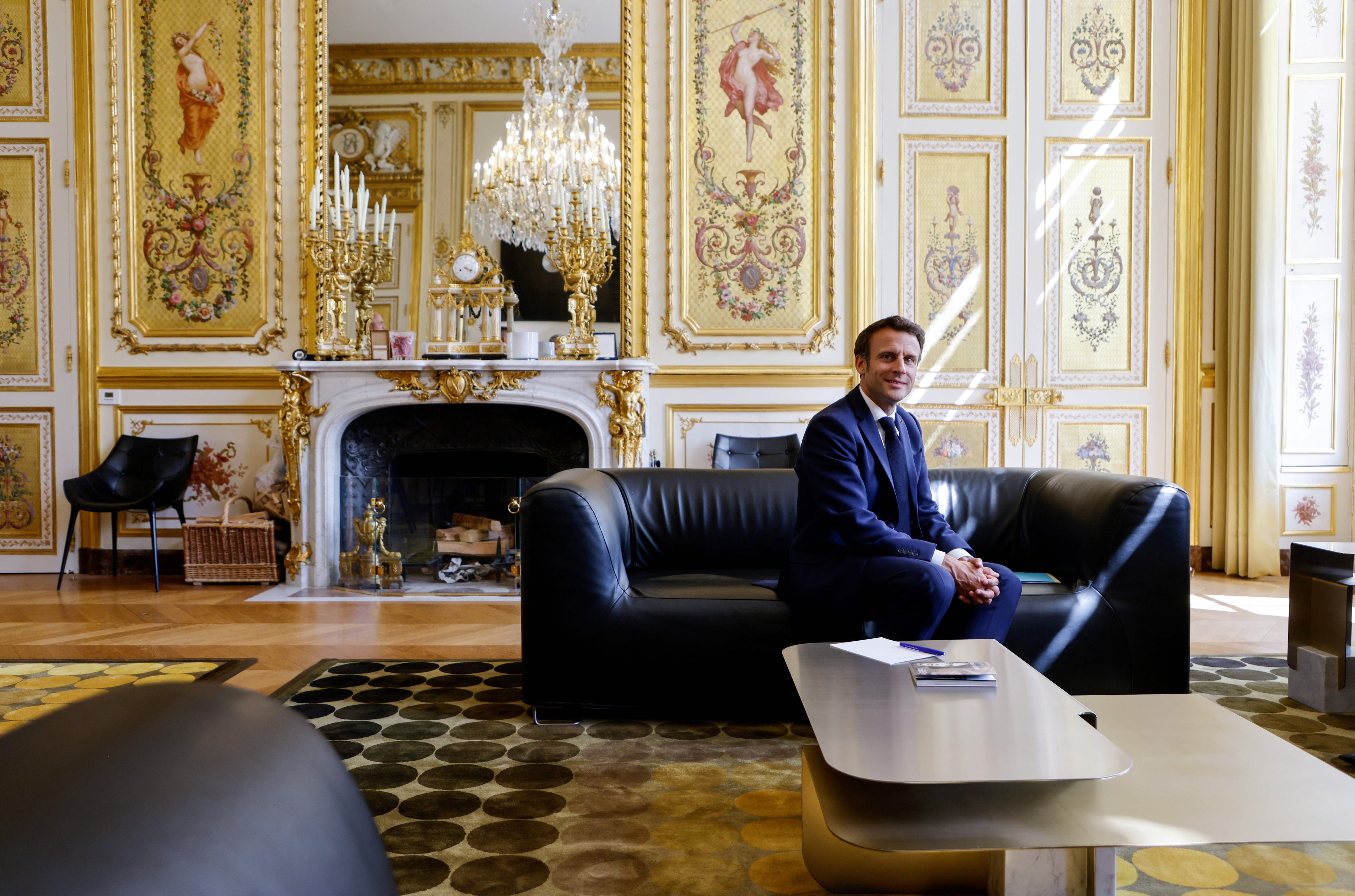 El presidente francés, Emmanuel Macron, en el Palacio del Elíseo en París el 19 de mayo de 2022. (Fotografía de LUDOVIC MARIN / AFP via Getty Images)