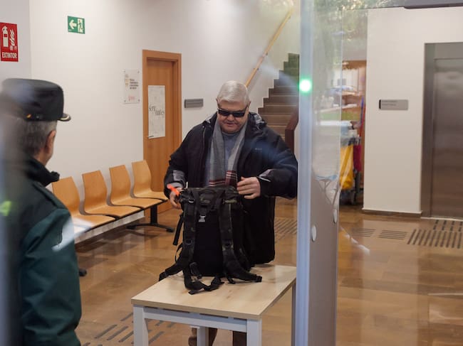 El inspector jefe del Consorcio Provincial de Bomberos de Valencia y jefe operativo de la emergencia el día de la dana, Jose Miguel Basset, a su llegada al juzgado para declarar como testigo ante la jueza de Catarroja.