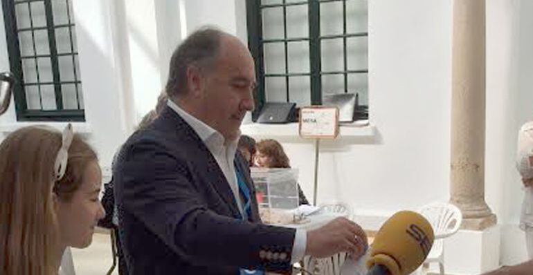 José Ignacio Landaluce votando 