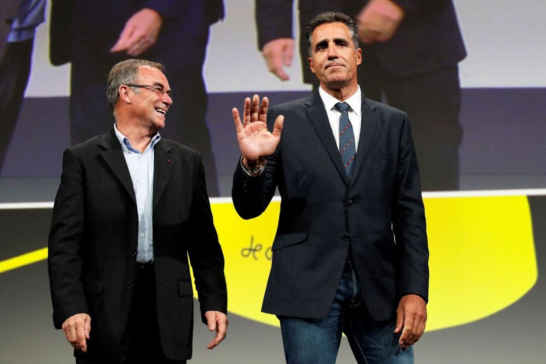 Los cinco veces campeones del Tour de Francia Bernard Hinault y Miguel Induráin, en la presentación de la edición de 2019 de la ronda gala.