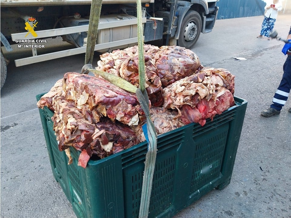 Carne en mal estado intervenida por el SEPRONA de la Guardia Civil en Alicante