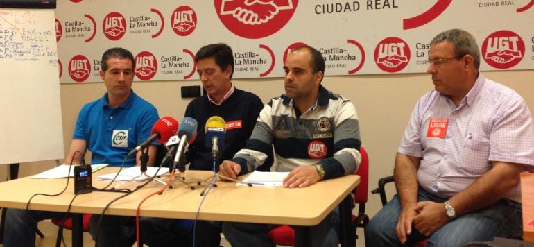 Manuel Maldonado, de CSIF; Eduardo Martínez, de CCOO; Félix García, de UGT y Felipe Martínez, del Sindicato Libre han informado de las protestas