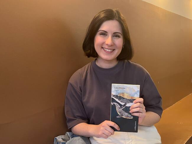 La escritora Laura Ramos presenta 'Nonú, su tercer poemario