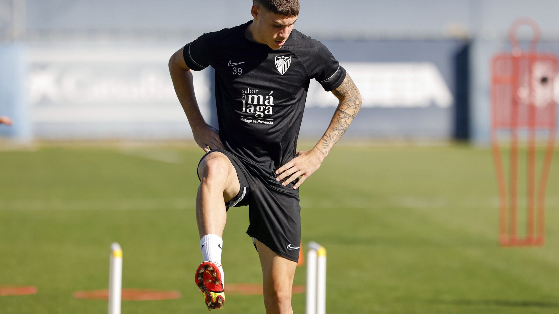 El Málaga empezó la semana de trabajo para preparar el encuentro del lunes ante el Cartagena