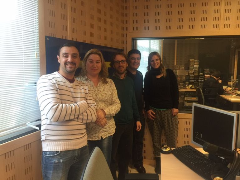 Responsables de 3 Salut Mental y los usuarios Margalida y Álex, en A vivir que son dos días Baleares